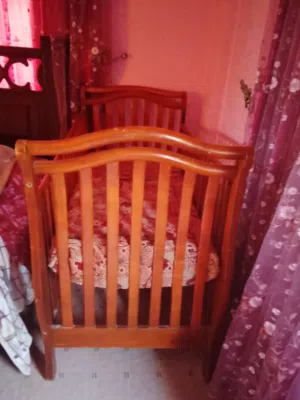 سرير اطفال مستعمل بحالة جيدة