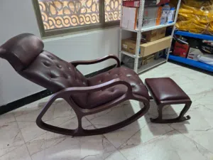 كرسي مع طبله خشب زان وجلد مريح نضيف اخو جديد