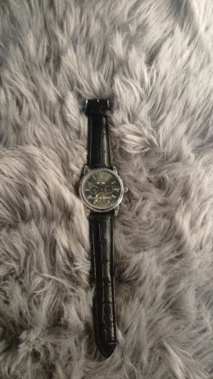 ساعة Patek Philippe Geneve أصلية مستعمل رهيبة جدا بسعر رخيص   يوجد توصيل داخل عمان فقط!!!!
