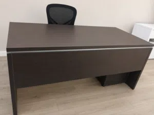 مكتب ثقيل مع كرسي و ادراج