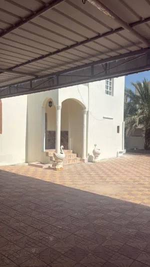 منزل سكني قائم في الرستاق فلج الحديث طابق واحد موقع ممتاز وقريب من المسجد والخدمات للبيـــــــــــــ