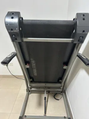 جهاز سير في حالة متوسطة