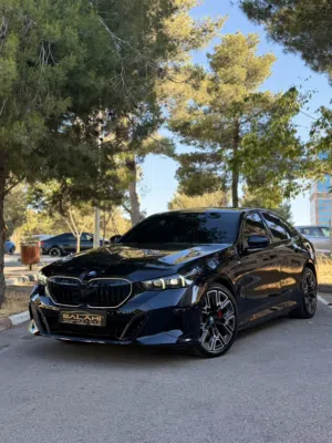 السيارة طلب خاص من شركة BMW عقد صيانة وكفالة مصنعية من الشركة لتاريخ 2029.7.9
