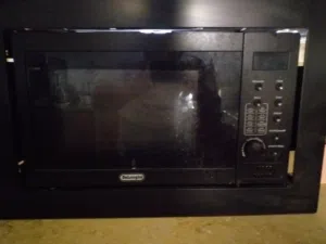 DeLonghi 20 - 24 Liters Microwave in Tripoli