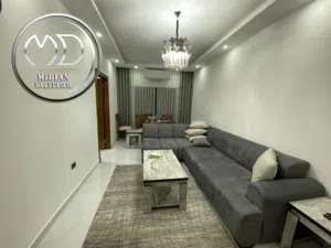شقة مفروشة للايجار الجاردنز مساحة 90م طابق أول تشطيبات و ديكورات فاخرة فرش فندقي بسعر مميز