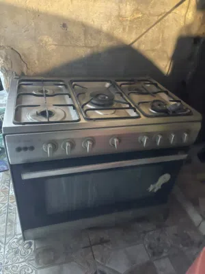طباخ كبيره للبيع السعر 150 بيها مجال