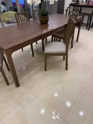 Extendable table with 6 chairs  طاولة طعام قابلة للتوسعة