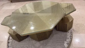 طاولة كبيره مع ثنتين صغار