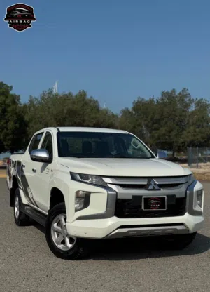 للبيع وانيت ميتسوبيشي L200 ديزل جير عادي ( دبل جير )