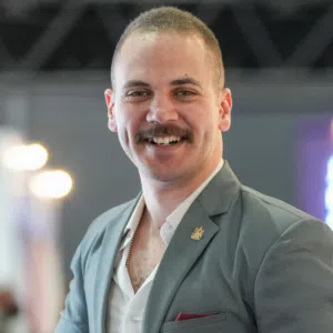 عمرو يسري 