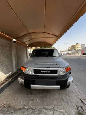 FJ Cruiser 2016 – Excellent Condition  تويوتا إف جي كروزر 2016 – بحالة ممتازة