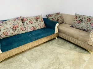 قنفات خمس قطع اثنين كبار اوحده وسط واثنين كراسي