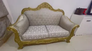 كرسي كلاسيكي أنيق يحتاج تجديد بسيط Elegant Classic Chair – Needs Minor Restoration