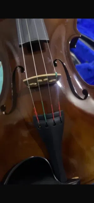 كمان استرادوفارس. Antonio Stradivari تشيكي الصنع احترافيه وممتازه جداااا