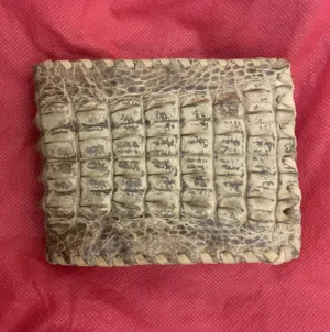 محفظه رجاليه مصنوعه يدويا من جلد التمساح---handmade crocodile leather wallet