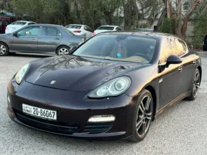 Used Porsche Panamera in Farwaniya