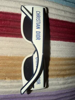 نظرات من Dior