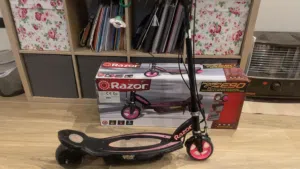 سكوتر أطفال شحن كهربائي نوع Razor أمريكي مناسب حتى عمر 10 سنوات يحمل حتى 60 كيلو