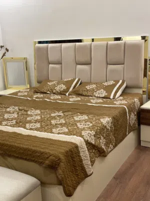 غرفة نوم لامينيت ماستر مستعمل بسيط   مع خزانة حائط  سعر 450 دينار فقط بداعي السفر