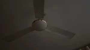 مروحه سقفيه نظيفه جدا