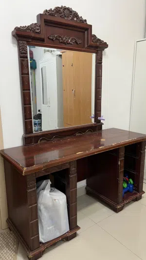 Dressing table with large mirror