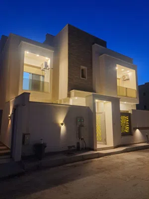 فيلا حديثة دورين وملحق للأيجار غير مسكونة سابقآ