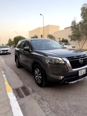 نيسان باتفايندر SL 2023