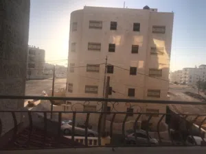 شقه للبيع خلف الأكاديمية البحريه