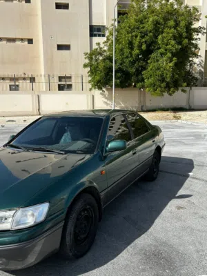 للبيع كامري تيوتا 2000