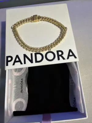 Gold pandora bracelet used for 1month only for 145jd اساورة باندورا ذهب مستعملة شهر واحد فقط للبيع