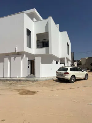 شقة بناء حديث للإيجار السراج شارع البغدادي بجوار المدرسة الكندية