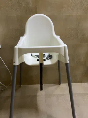 كرسي طعام للأطفال