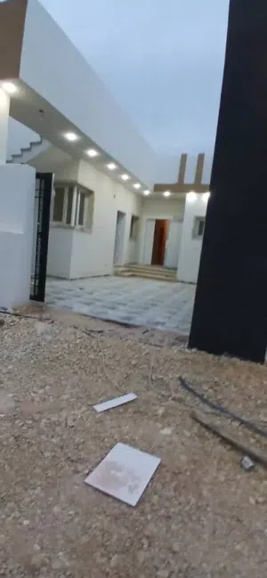 منزل بسعر مغري عين زارة الابيار