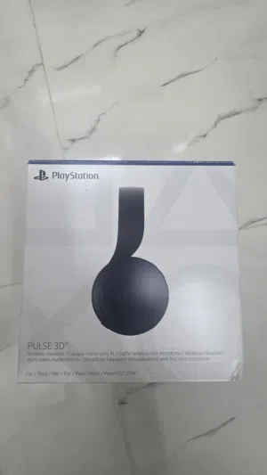 سماعة بلاي ستيشن 5 نظيفة استدام سنة فقط بكرتونها مع كل ملحقاتها Playstation 5 headset one year use