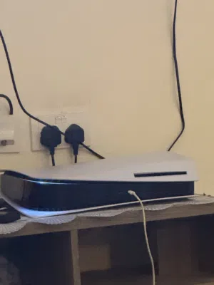 بلايستيشن 5 نسخة السيدي غير مفتوح معاه ويراته وقير واحد