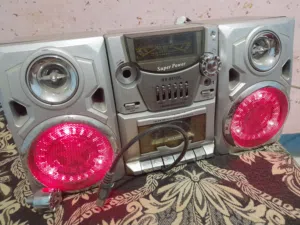 راديو كاسيت ستريو سماعات متصلة منفصلة صينى ممتاز نظام صوت رائع للراديو 3 موجات ولكن الكاسيت لا يعمل