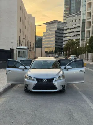 Lexus CT 200h Hybrid مرخصه ومؤمنهه