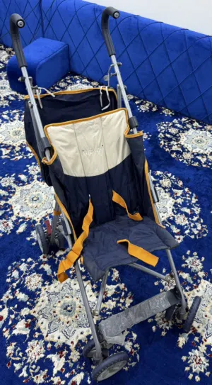 عربة اطفال ماركة ماكلارين شبه جديدة