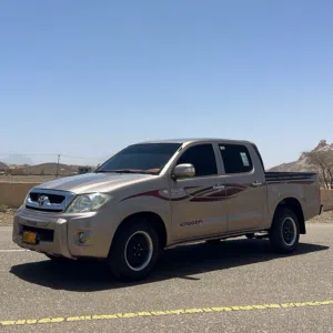 للبيع هيلوكس الموتر ما يشكي من شي دق سلف وتوكل