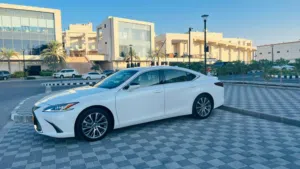 لكزس ES 350 لؤلؤي وقمه بالنظافه