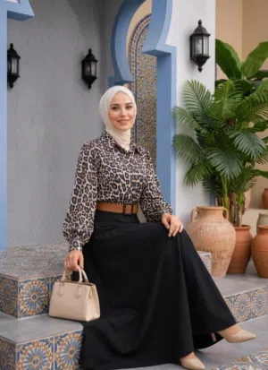قميص تايجر وتنورة