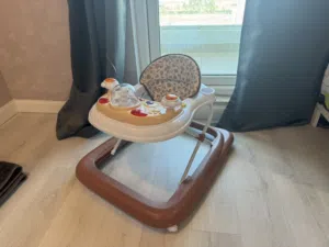 مشاية أطفال عالية قابلة للتعديل من little bloomers استعمال نظيف جدا