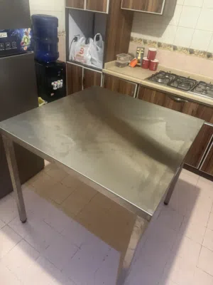 طاولة ستانلس للبيع...