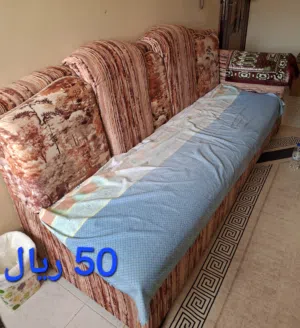 كنب بحالة جيدة جدا للبيع