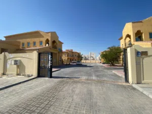 فيلا للإيجار محمد بن زايد سعر مميز جدا مواصفات عالية غرفة سائق خارجية ومطبخ خارجي و5 غرف نوم ماستر