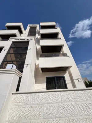 شقه طابق ثاني مساحه  165 متر  للبيع في ضاحيه الأمير علي متر موقع مميز وتشطيب سوبر ديلوكس