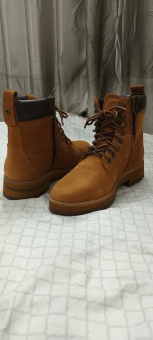 (إقرأ الوصف) بوت ماركة تمبرلاند(Timberland) العالمية قياس 43 جلد طبيعي مقاوم للماء ب 105 ألف دينار