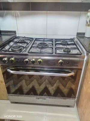 فرن غاز 90  ستانلس ستيل شغال بحاله جيده مايكرويف conty شغال وعلى الفحص حجم كبير للبيع بسعر مغري