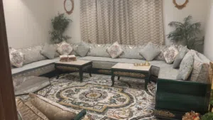 مجلس مغربي للبيع مستعمل إستعمال قليل شبه جديد موجود في ابوضبي الشامخه سبب البيه لا توجد مساحه فالبيت
