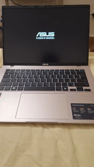 Asus laptop bearly used like new with BT Logitech mouse and mouse pad